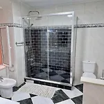 Sublime Black Bedroom Δωμάτια σε οικογενειακή κατοικία Lisboa