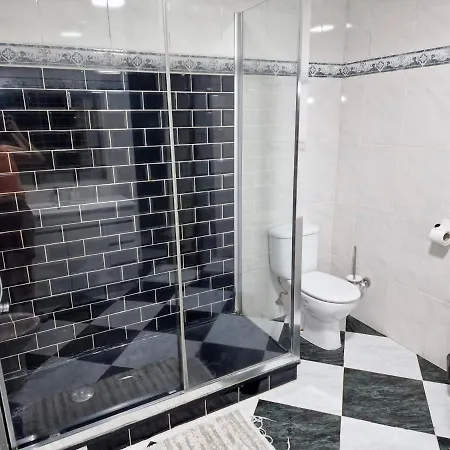 Sublime Black Bedroom リスボン