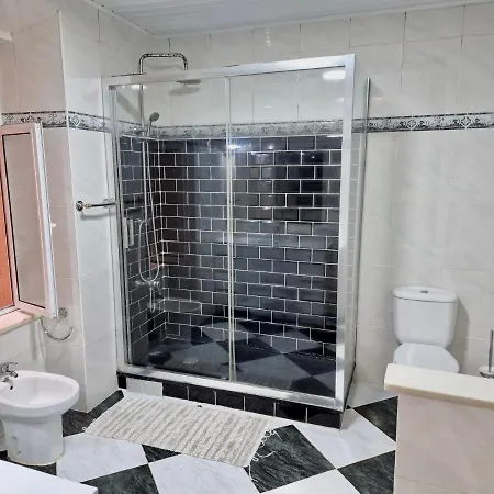 Sublime Black Bedroom ホームステイ リスボン