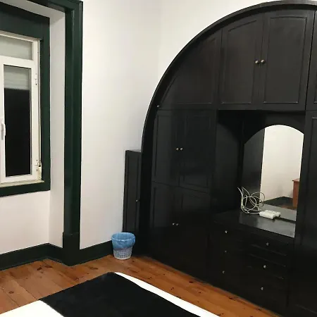 Homestay Sublime Black Bedroom Lisbon
