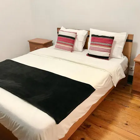 Sublime Black Bedroom Homestay Lisbon