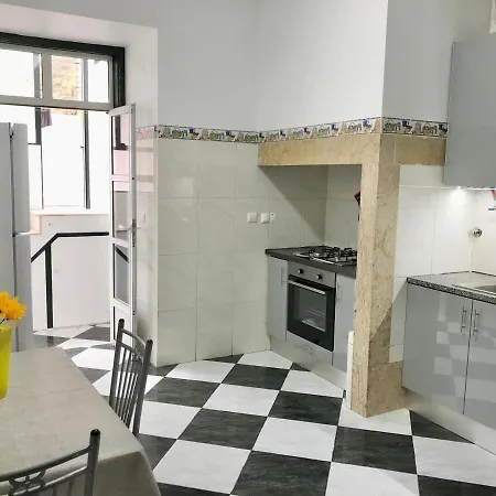 Sublime Black Bedroom リスボン