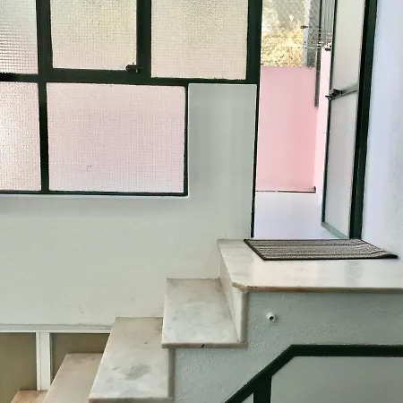 Sublime Black Bedroom Homestay Lisbon